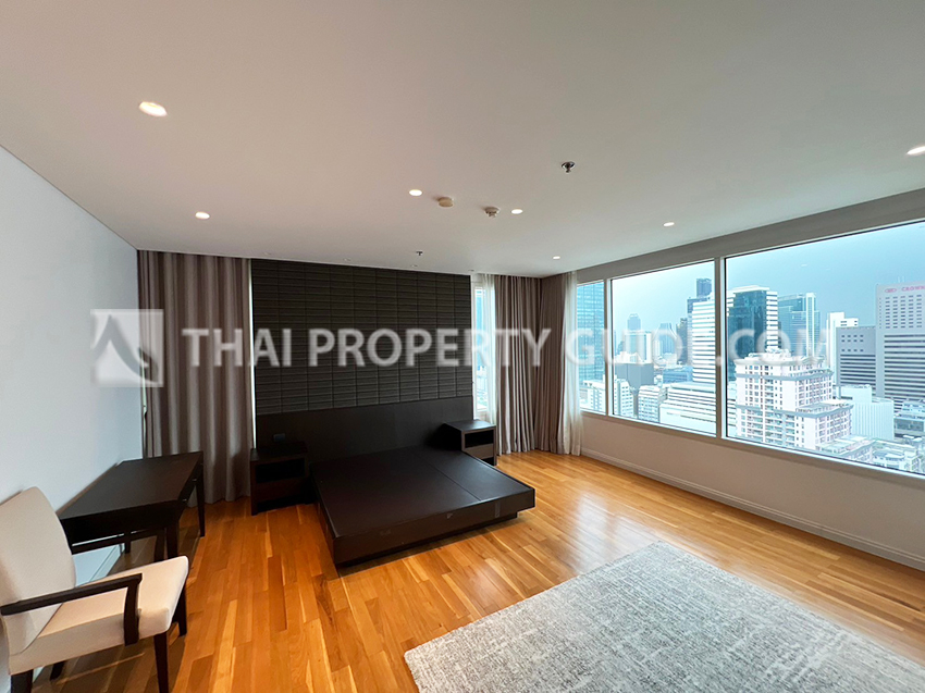 Condominium in Sathorn : The Royal Saladaeng 