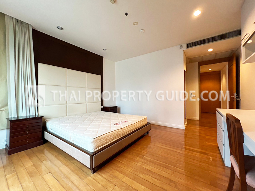 Condominium in Sathorn : The Royal Saladaeng 