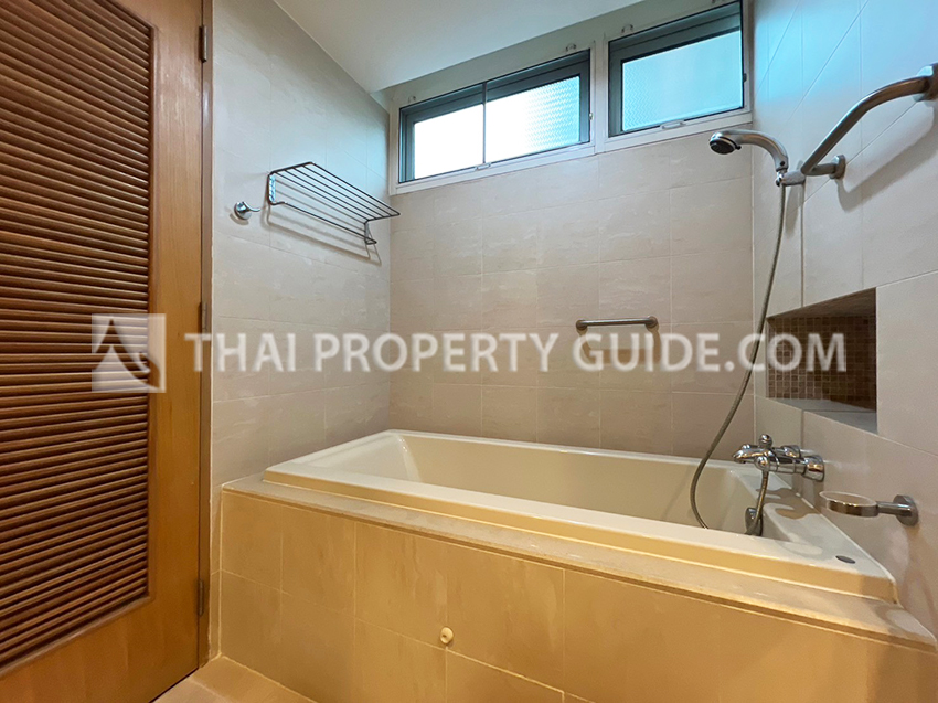 Condominium in Sathorn : The Royal Saladaeng 