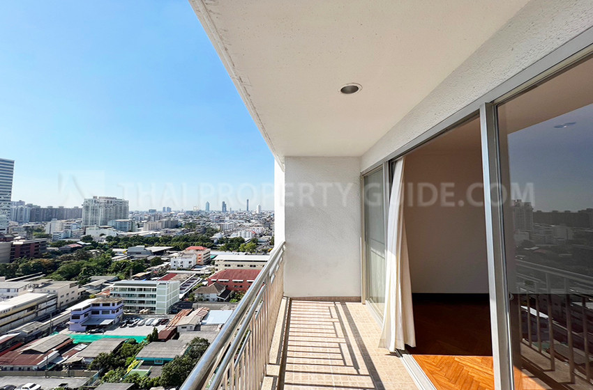 Condominium in Sathorn 