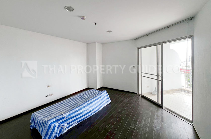 Condominium in Sathorn 