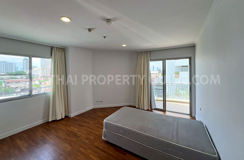 Condominium in Sathorn 