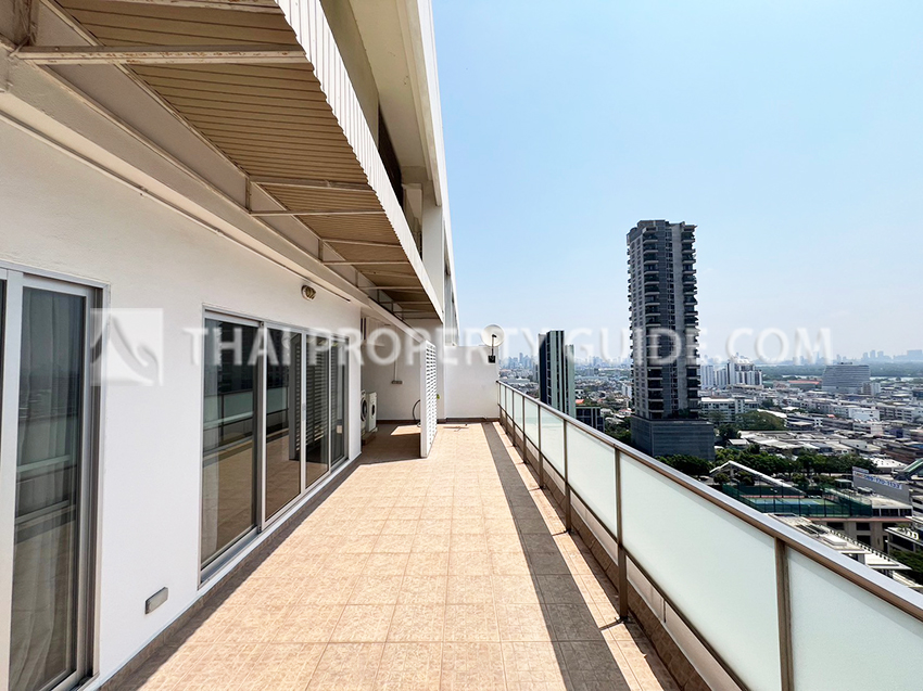 Condominium in Sathorn 