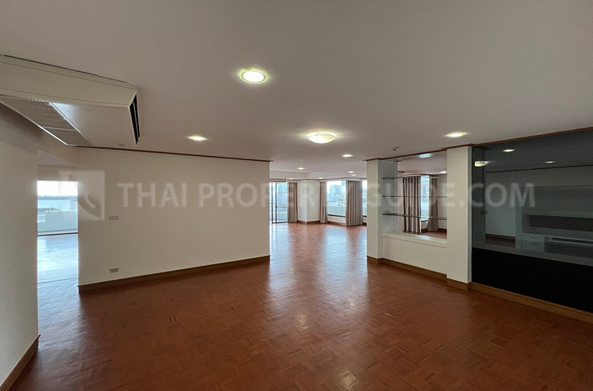 Condominium in Sathorn 