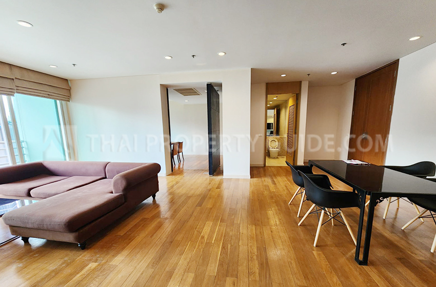 Condominium in Sathorn : The Royal Saladaeng 