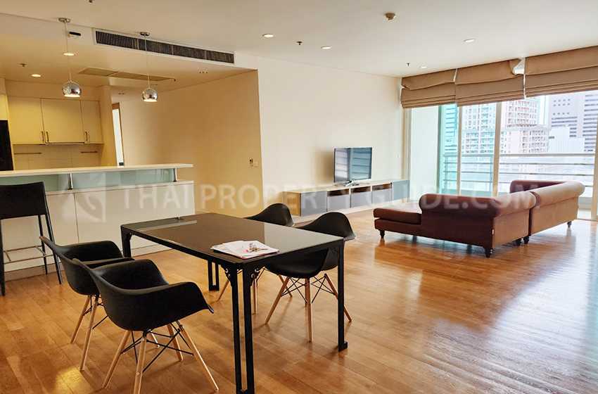 Condominium in Sathorn : The Royal Saladaeng 