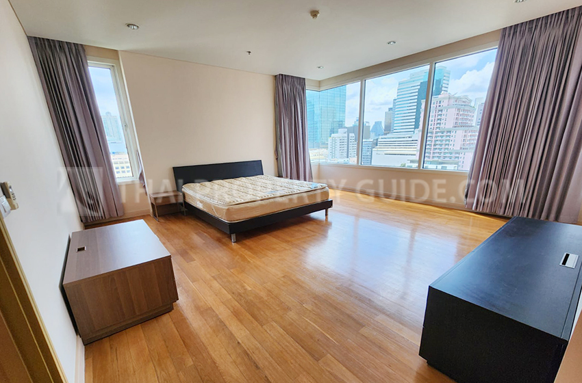 Condominium in Sathorn : The Royal Saladaeng 