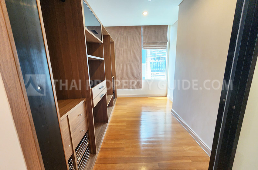 Condominium in Sathorn : The Royal Saladaeng 