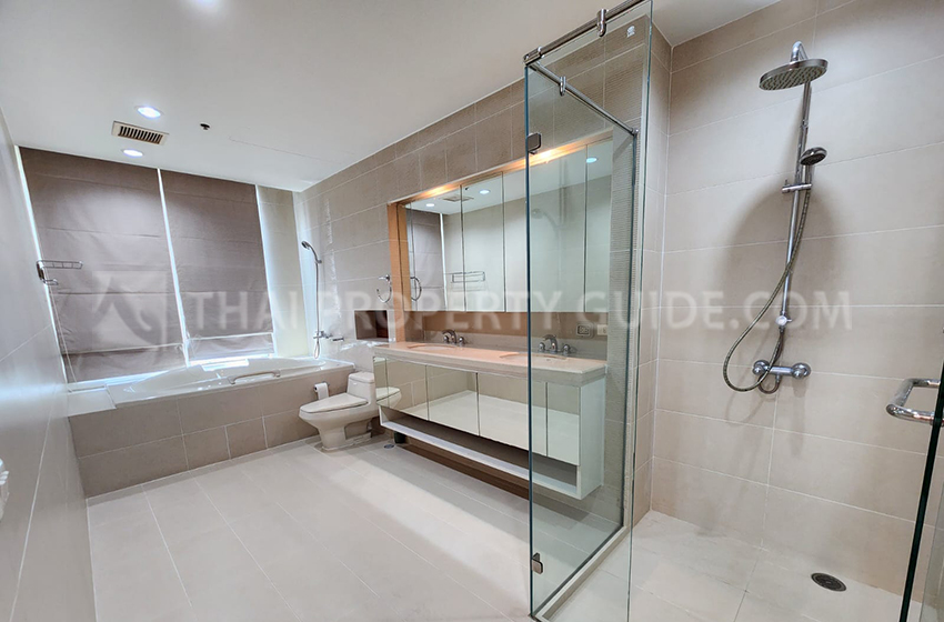 Condominium in Sathorn : The Royal Saladaeng 