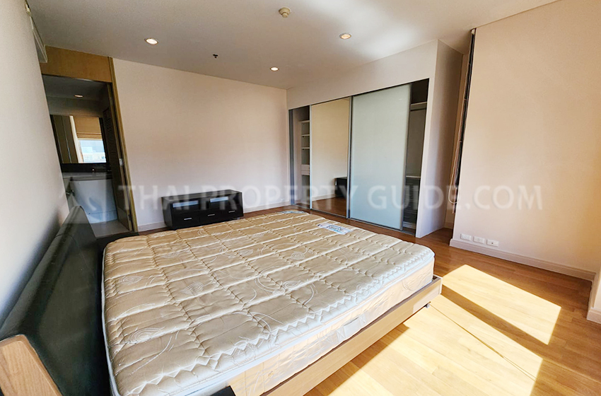 Condominium in Sathorn : The Royal Saladaeng 