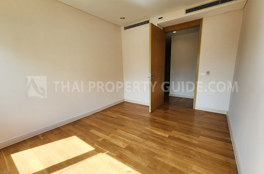 Condominium in Sathorn : The Royal Saladaeng 