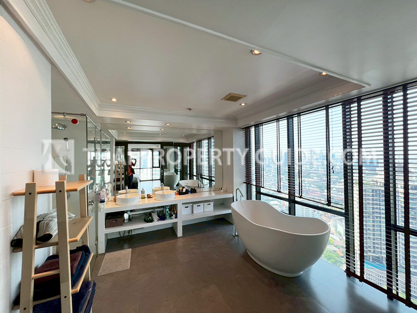 Condominium in Sathorn 