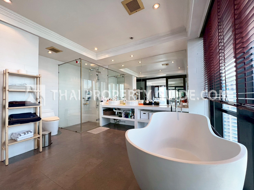 Condominium in Sathorn 