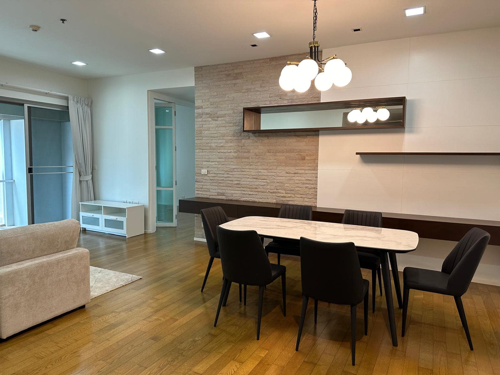 Condominium in Sukhumvit : The Madison Condominium 