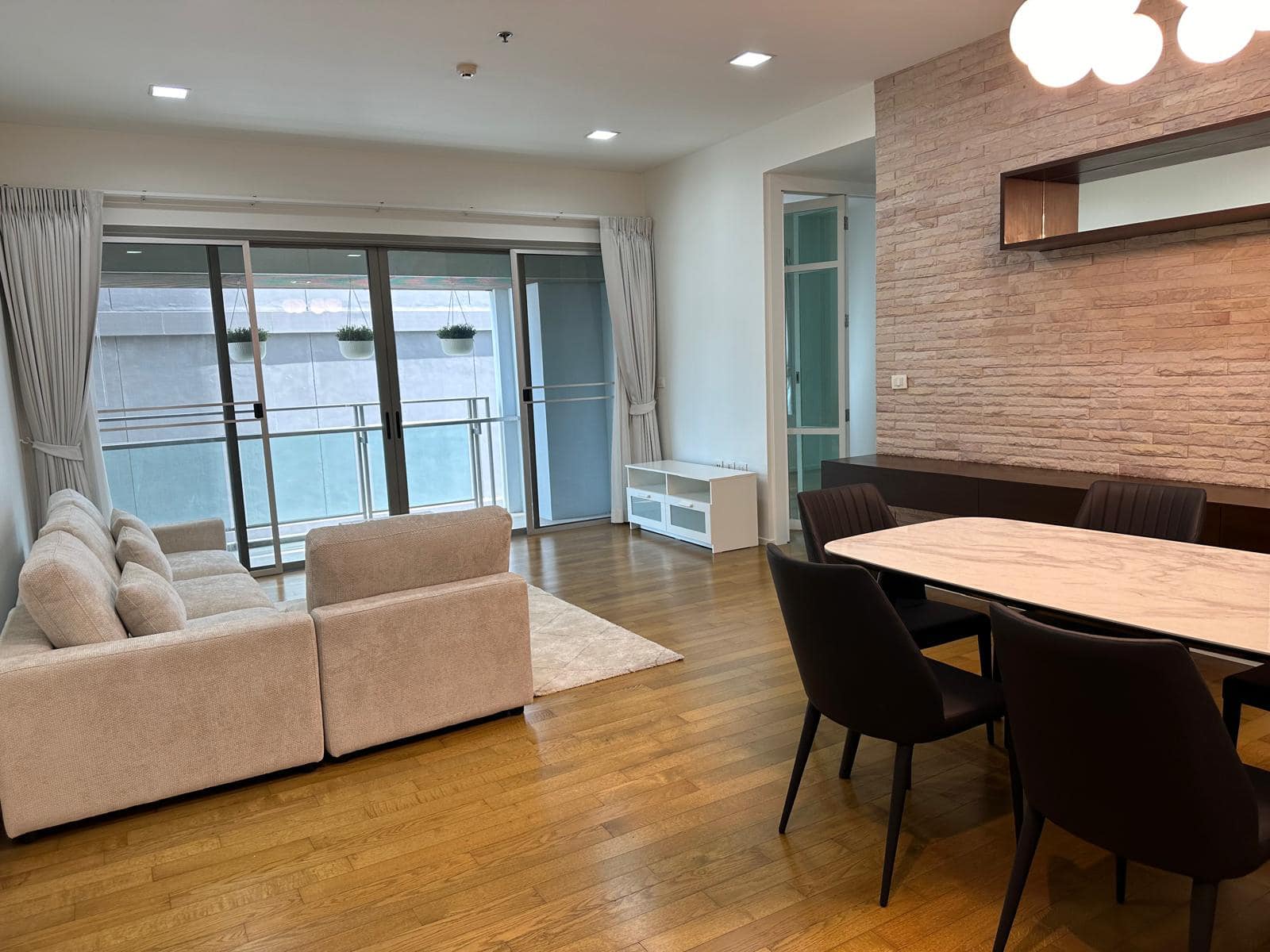 Condominium in Sukhumvit : The Madison Condominium 