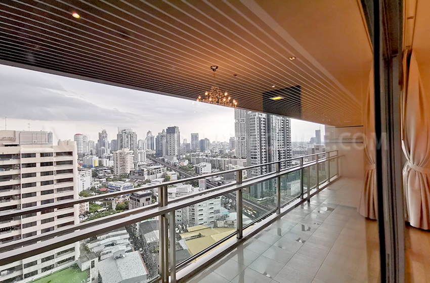 Condominium in Sukhumvit : The Madison Condominium 