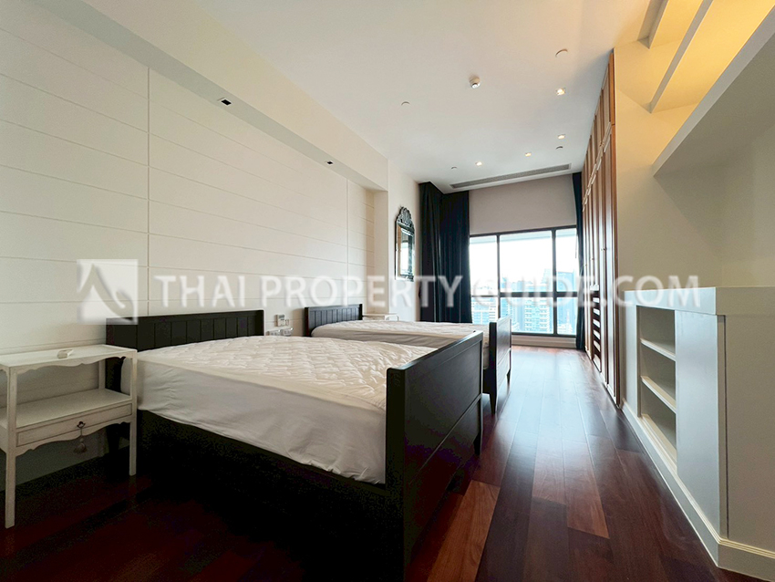Condominium in Sukhumvit : Le Raffine 39 