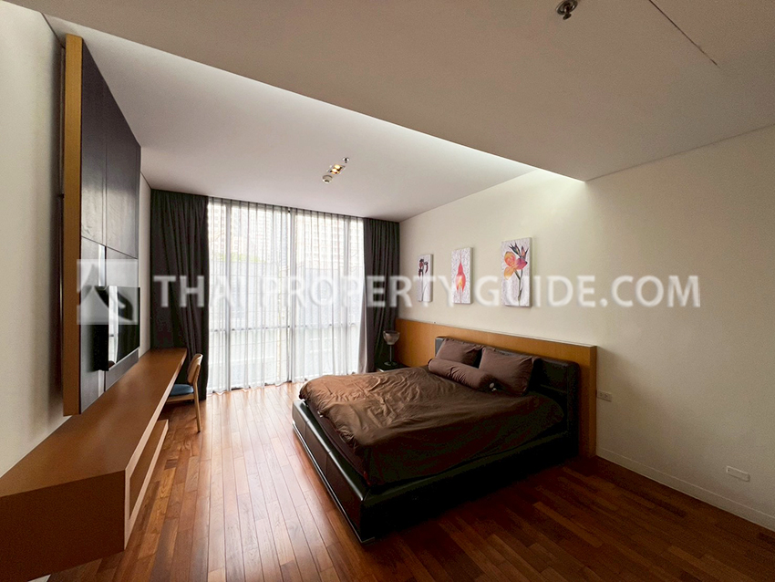 Condominium in Sukhumvit : Domus Condo Suk 16 