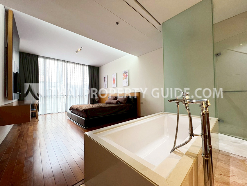Condominium in Sukhumvit : Domus Condo Suk 16 