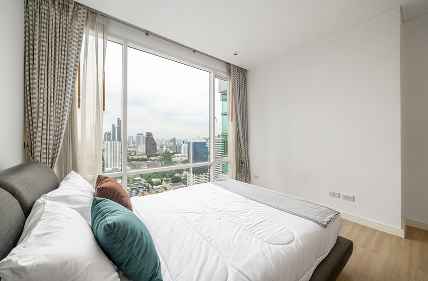 Condominium in Sukhumvit : FullerTon Condominium 