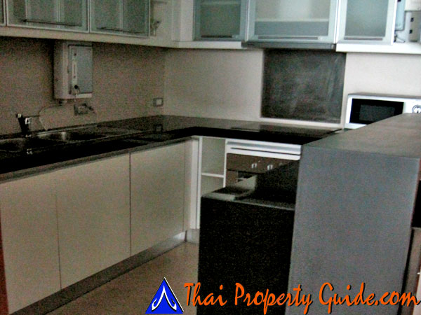 Condominium in Sukhumvit : Millennium Residence 