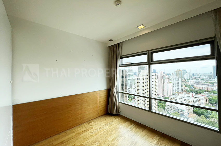 Condominium in Sukhumvit : The Madison Condominium 