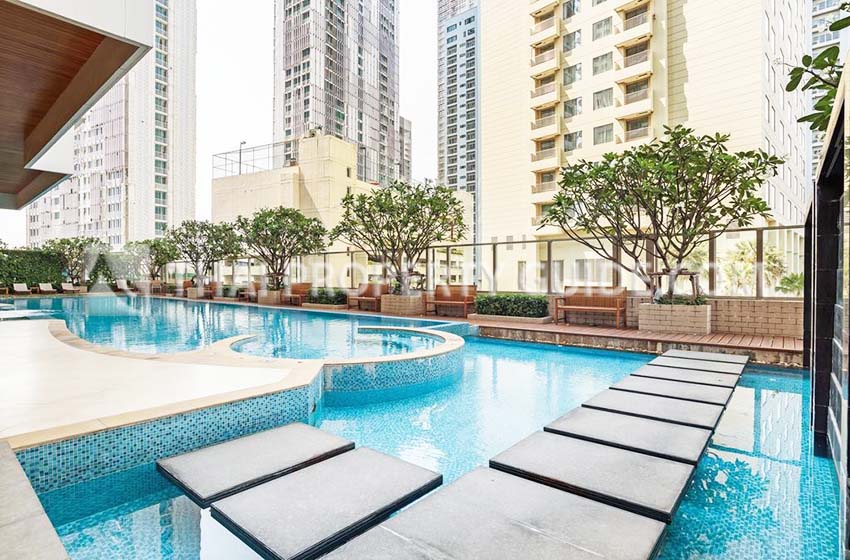 Condominium in Sukhumvit : Bright Sukhumvit 24 