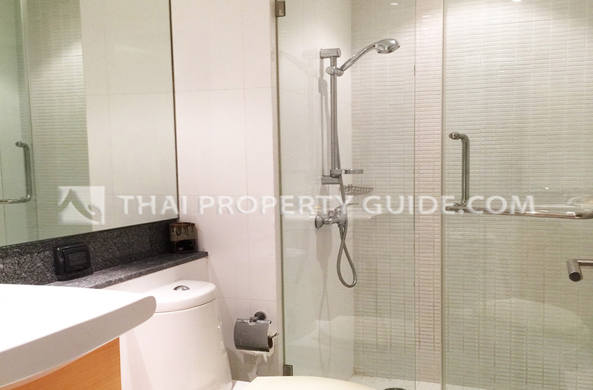 Condominium in Sukhumvit : FullerTon Condominium 