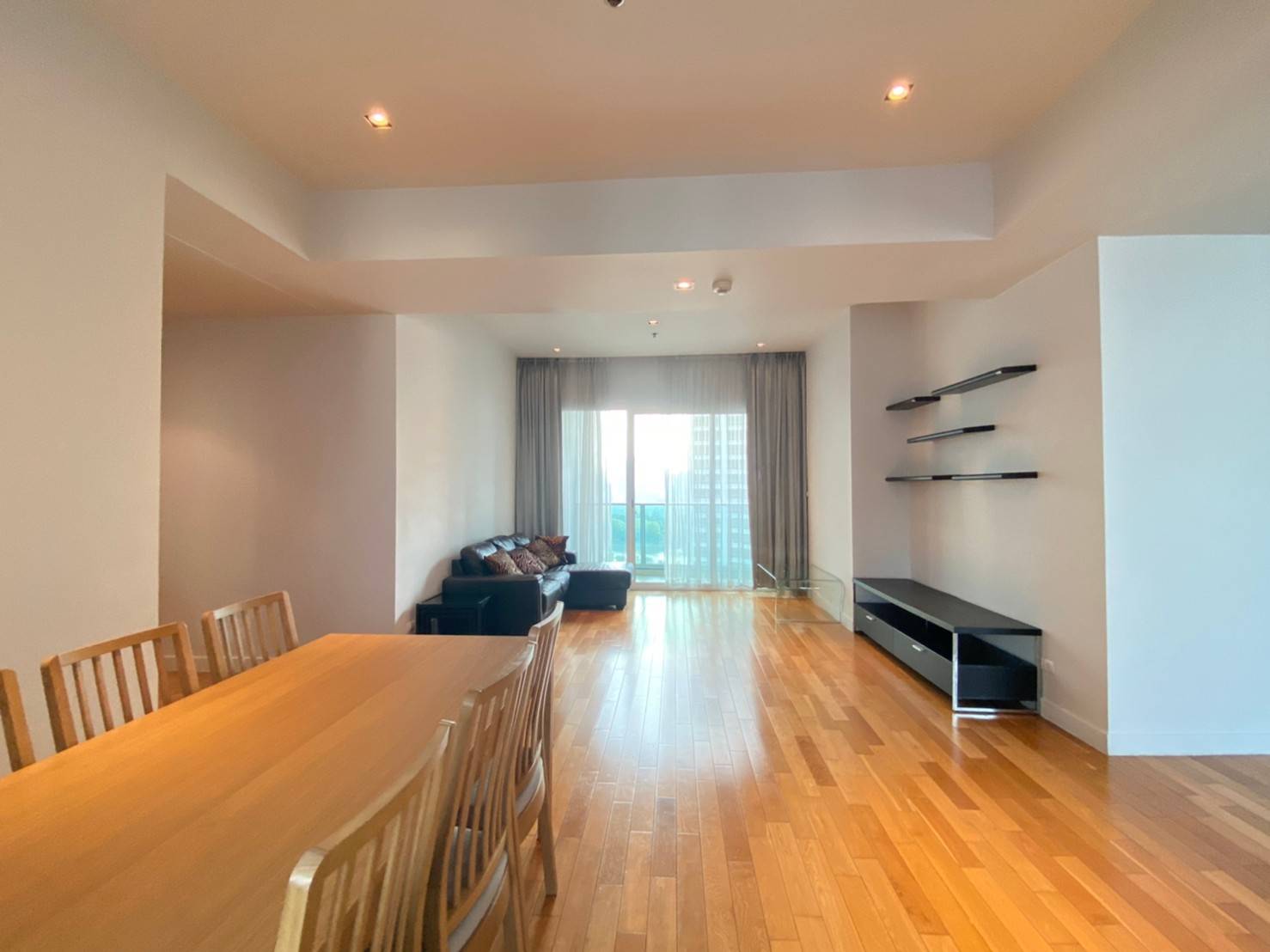 Condominium in Sukhumvit : Millennium Residence 