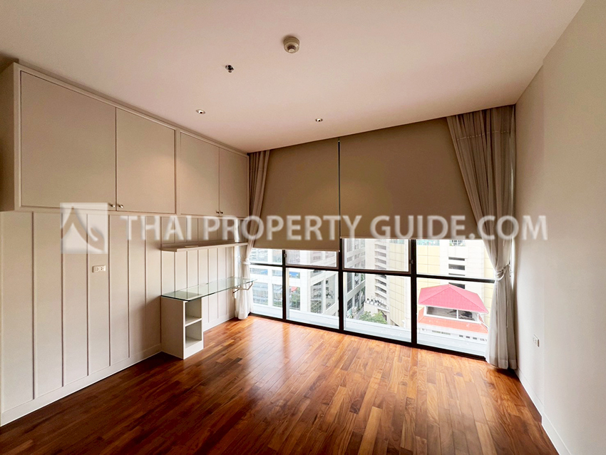 Condominium in Sukhumvit : Domus Condo Suk 16 