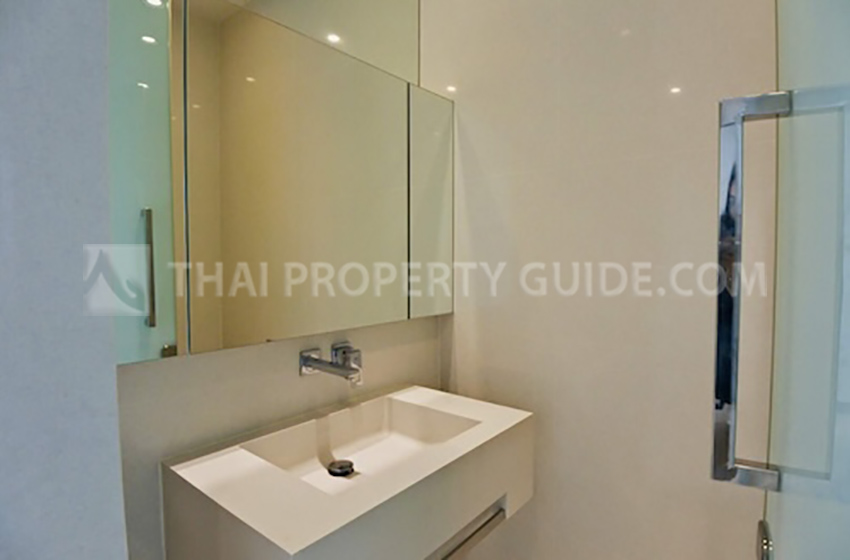 Condominium in Sukhumvit : Vittorio Condominium at Sukhumvit 39 