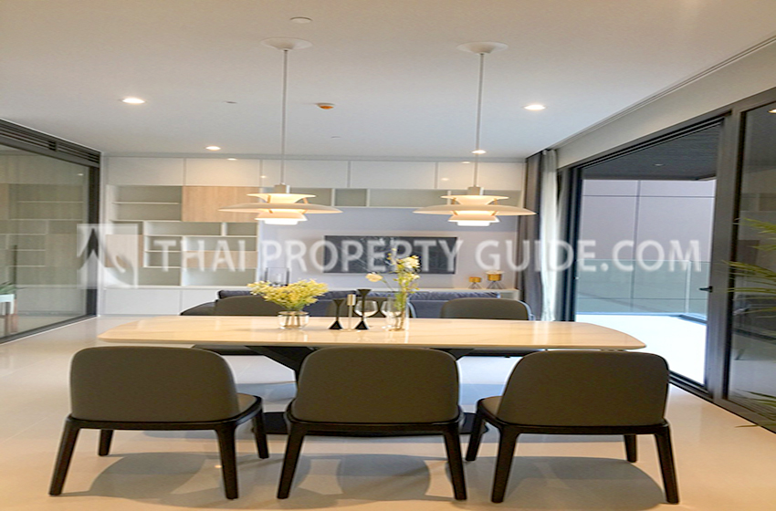 Condominium in Sukhumvit : Vittorio Condominium at Sukhumvit 39 