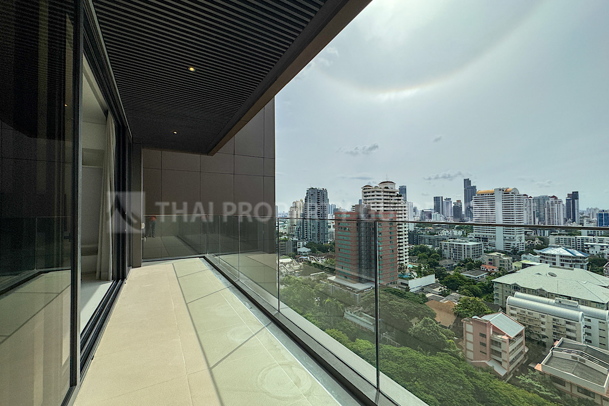 Condominium in Sukhumvit : Vittorio Condominium at Sukhumvit 39 