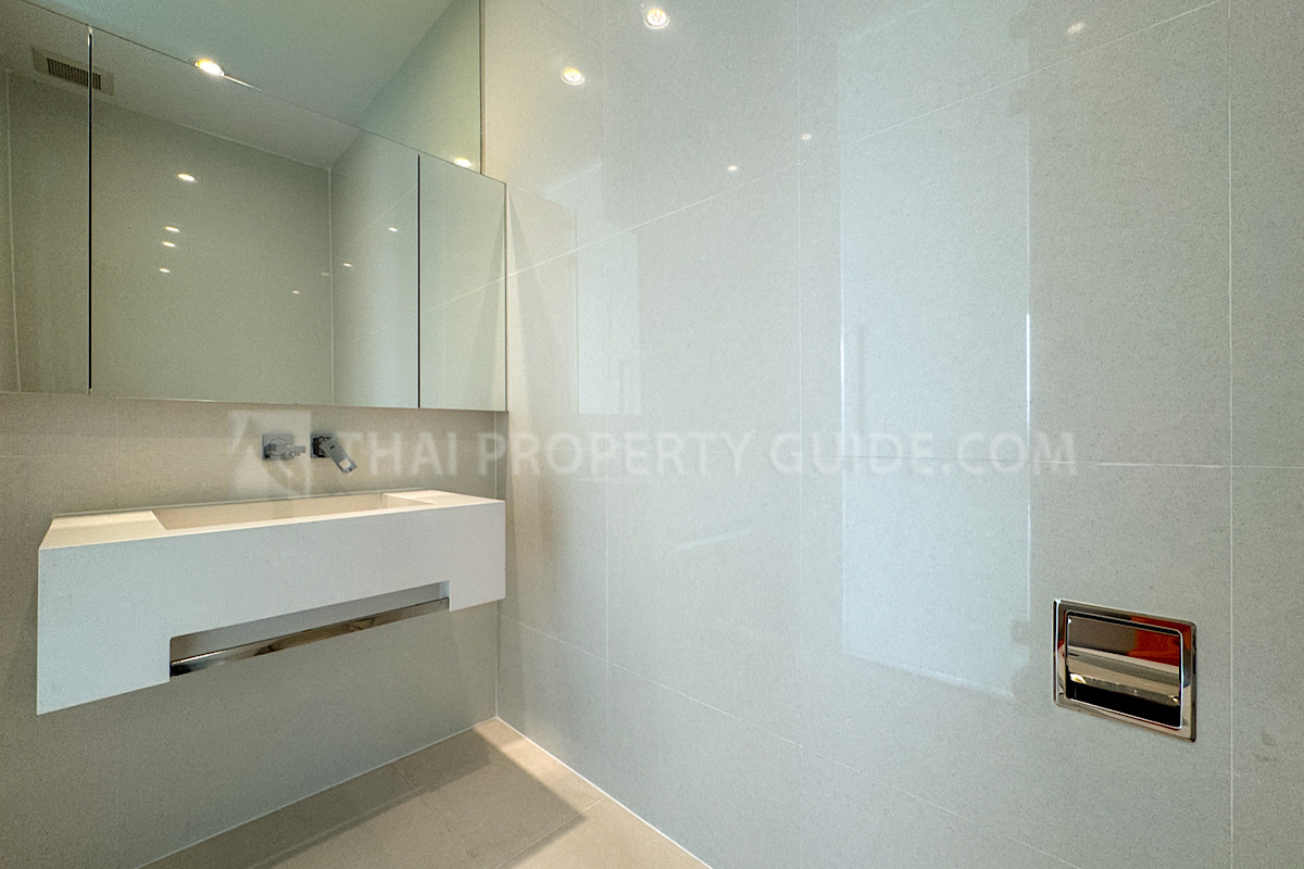 Condominium in Sukhumvit : Vittorio Condominium at Sukhumvit 39 