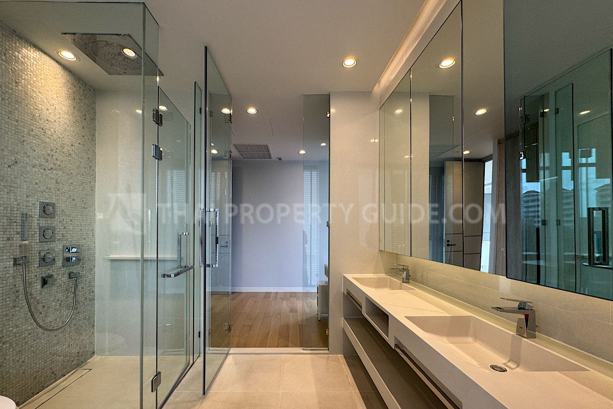 Condominium in Sukhumvit : Vittorio Condominium at Sukhumvit 39 
