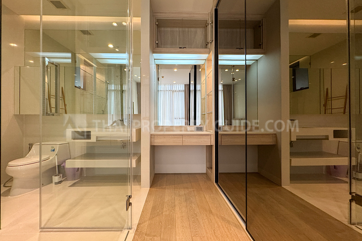 Condominium in Sukhumvit : Vittorio Condominium at Sukhumvit 39 