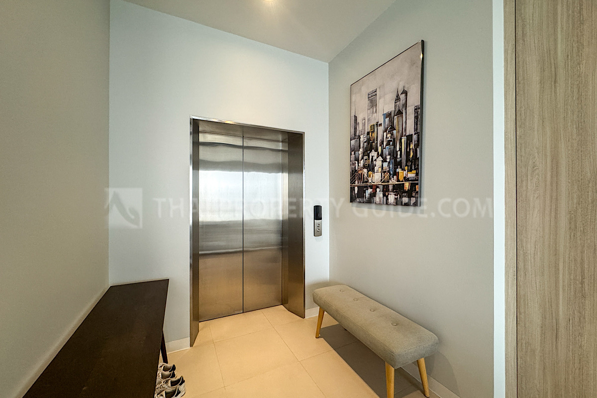 Condominium in Sukhumvit : Vittorio Condominium at Sukhumvit 39 