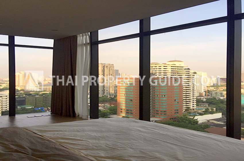 Condominium in Sukhumvit : Vittorio Condominium at Sukhumvit 39 