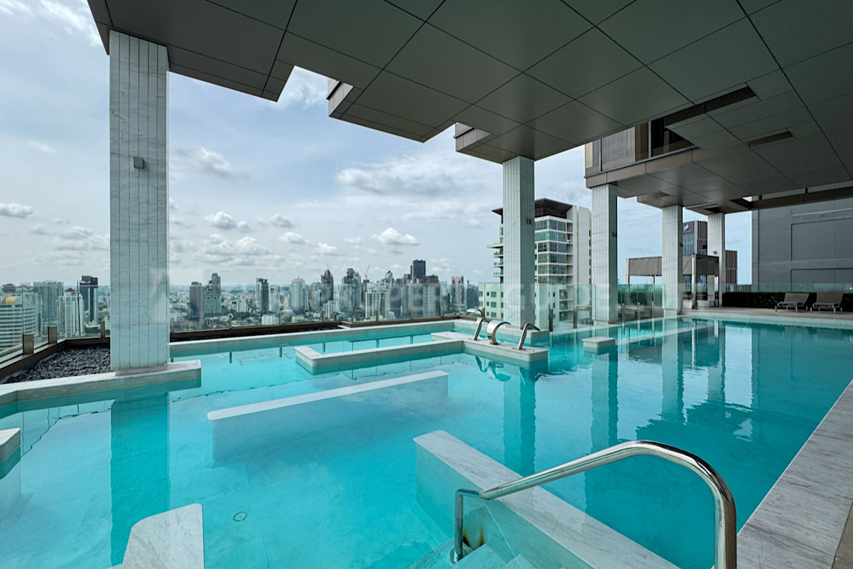 Condominium in Sukhumvit : Vittorio Condominium at Sukhumvit 39 