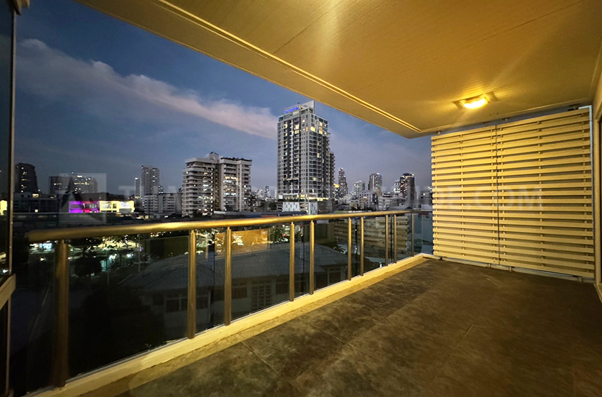 Condominium in Sukhumvit : Belgravia Residences 