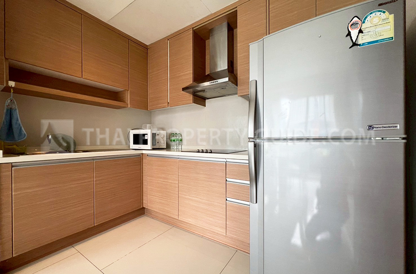 Condominium in Sukhumvit : The Emporio Place 