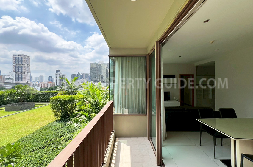 Condominium in Sukhumvit : The Emporio Place 