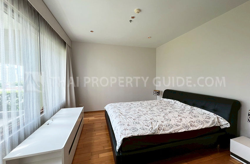 Condominium in Sukhumvit : The Emporio Place 