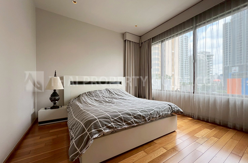 Condominium in Sukhumvit : The Emporio Place 