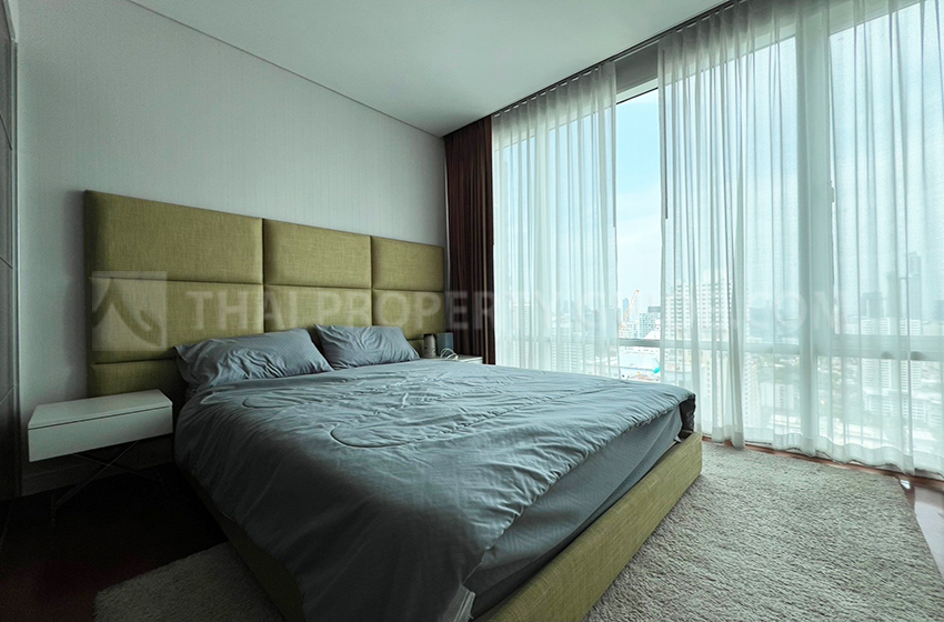 Condominium in Sukhumvit : FullerTon Condominium 