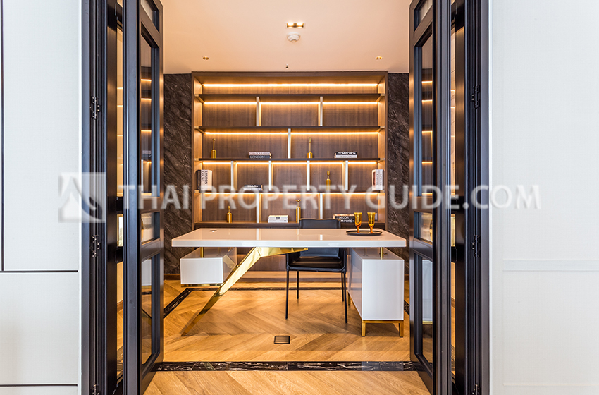 Condominium in Sukhumvit : Domus Condo Suk 16 