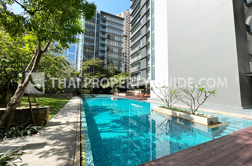 Condominium in Sukhumvit : Domus Condo Suk 16 