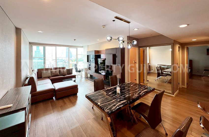 Condominium in Sukhumvit : FullerTon Condominium 