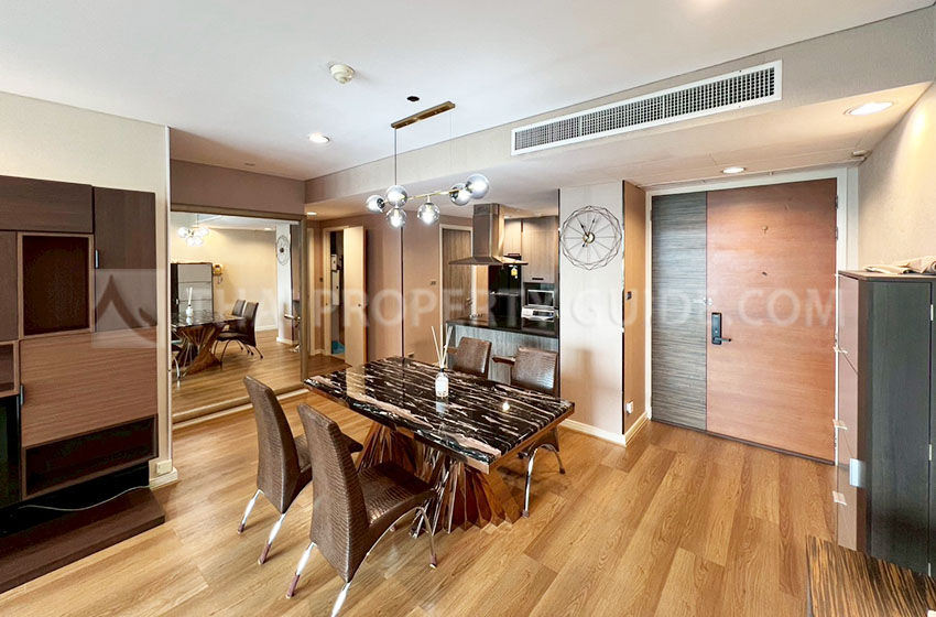Condominium in Sukhumvit : FullerTon Condominium 