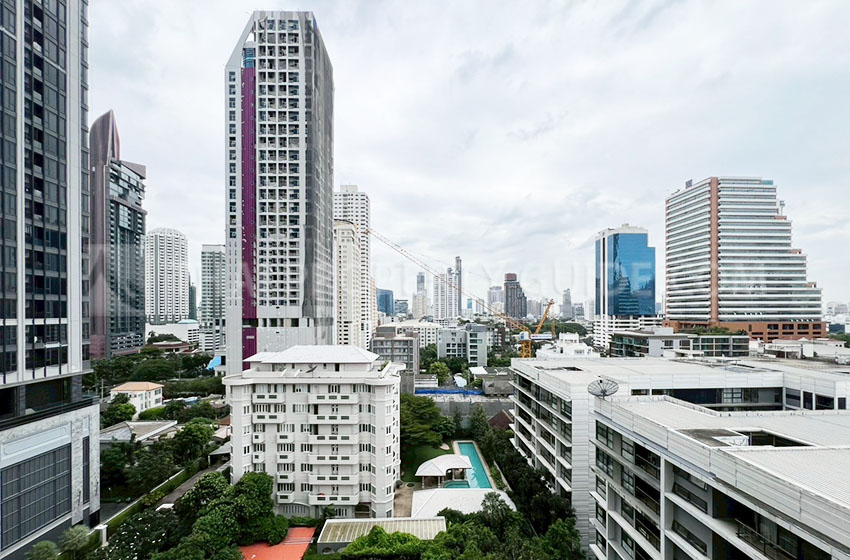 Condominium in Sukhumvit : FullerTon Condominium 